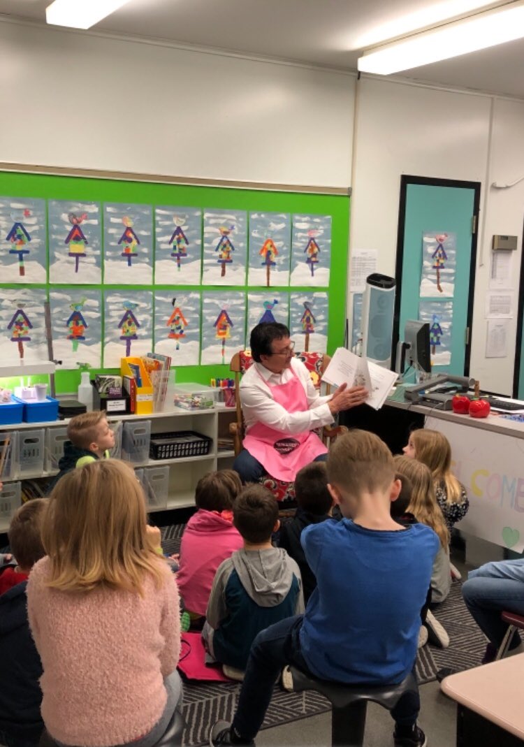 BSchlacht's tweet photo. Thank you to Grade 3’s for letting me read Sky Color by Peter H Reynolds to you today. @peterhreynolds #wyewonders #eipsteaches #worldreadaloud2019 https://t.co/8777L9V0kQ