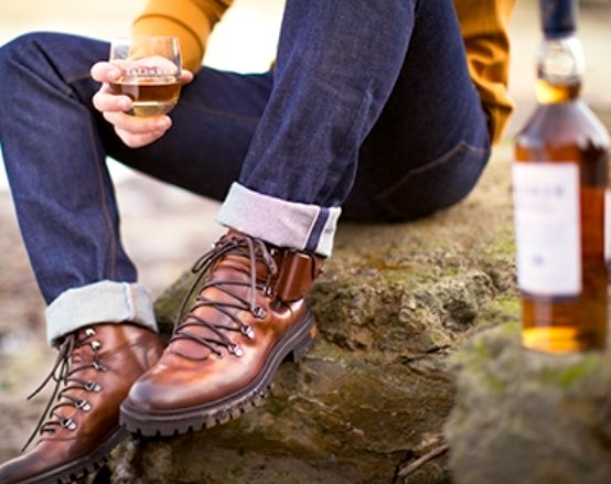 viskigurme's tweet photo. Oliver Sweeney'in Skye Adası'ndan Talisker Damıtımevi işbirliği ile çıkardığı botların muazzamlığı 🥃 https://t.co/ICEVdfqpse