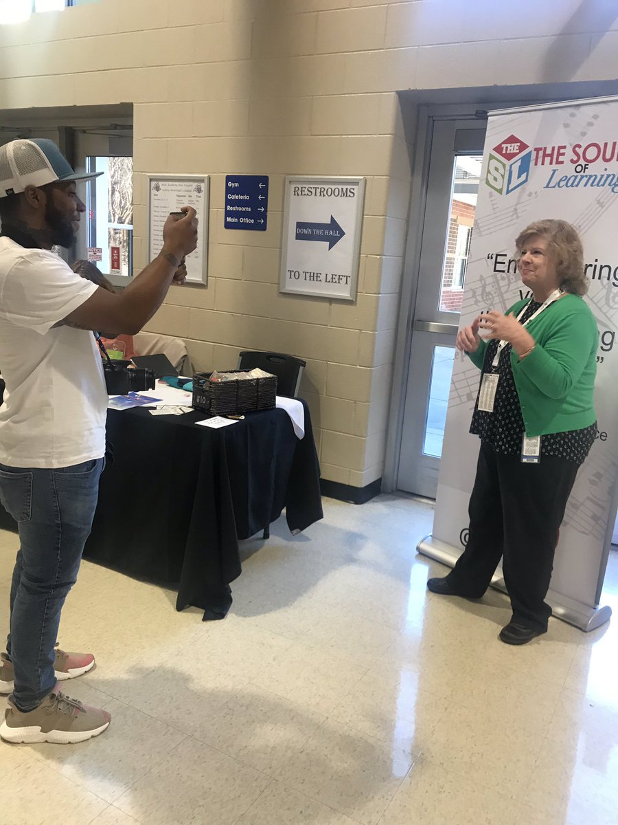 PrincipalWOOdy's tweet photo. Mrs. Sanders talking about her love for @SonOfIce We can wait to welcome you to @BECKBLUEKNIGHTS. #yeahTHATcamp19 https://t.co/E3SG2smchV