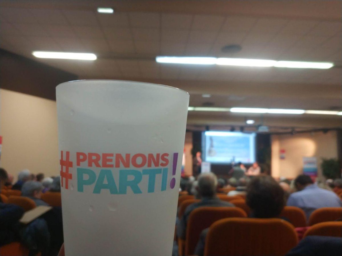 Gauche_RS's tweet photo. «  une gauche qui ne renonce pas face à l’hégémonie du libéralisme, une gauche qui défend la souveraineté du citoyen pour être fidèle au monde du travail, aux classes populaires et au peuple français. »  #PrenonsParti
#Valence https://t.co/BE0TCquL6M