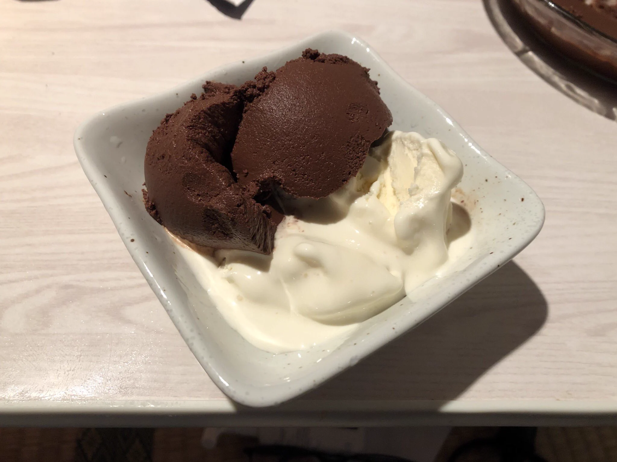 めっちゃ簡単なチョコムースの作り方！！材料はチョコと水だけ！！