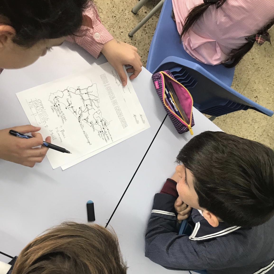 manyanetblanes's tweet photo. A #4tEP treballem el relleu i els rius de Catalunya amb jocs de taula i construint una maqueta. #inteligenciesmultiples #JoSocManyanet
#relleuCatalunya #geografia #ambcoriseny https://t.co/N9jVpH5OE6