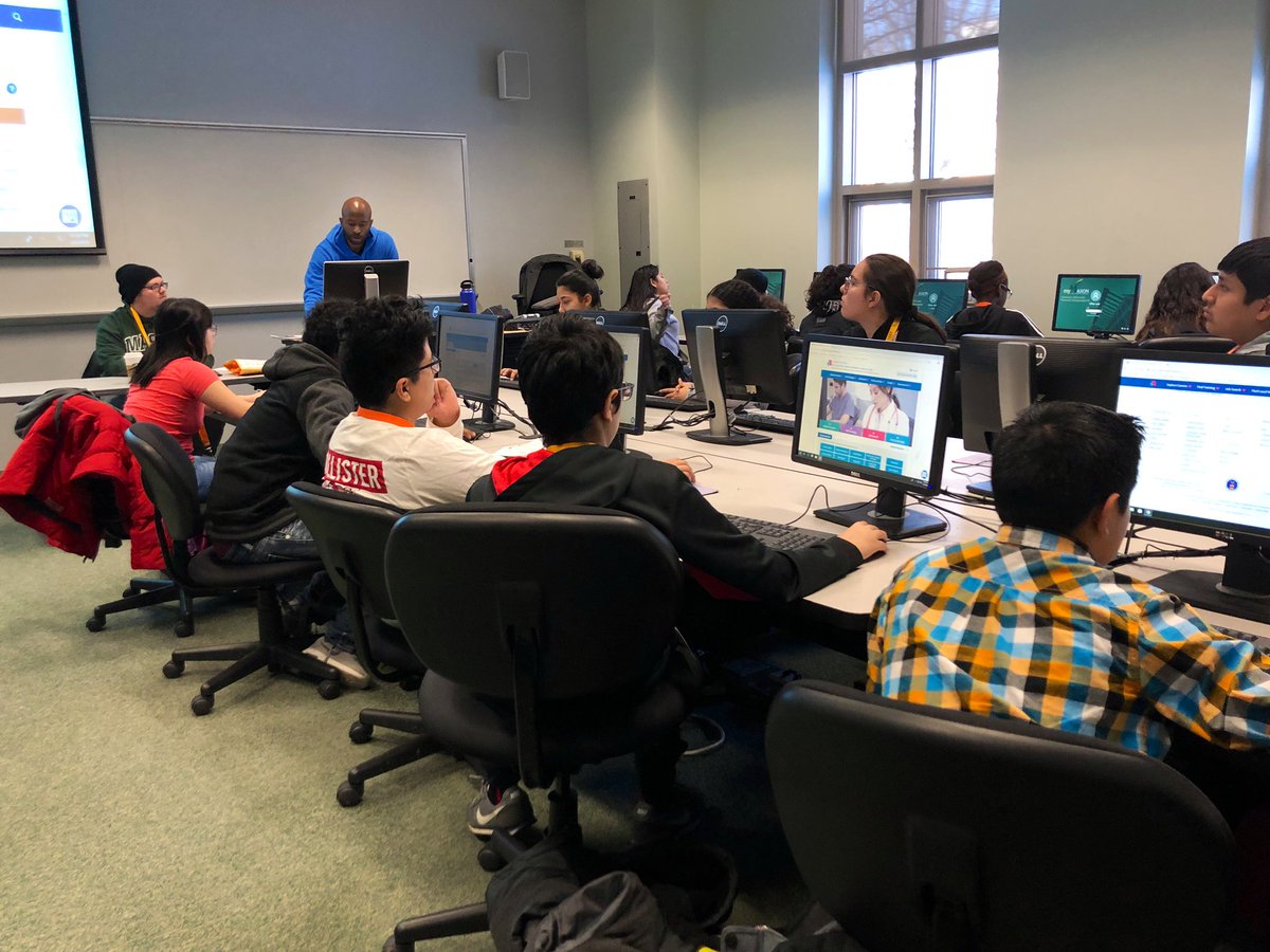EIPMason's tweet photo. Researching STEM career options in STEM fusion class #STEMHPowerAid #eip https://t.co/27uEZntC5B