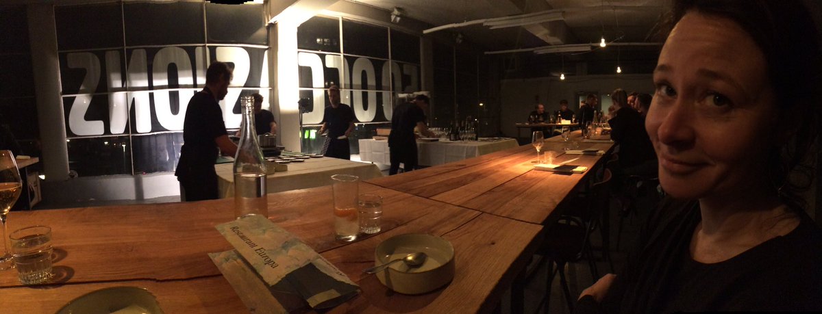 Ignazworm's tweet image. Tweede try-out van #restauranteuropa, nu nog in Noord, straks in Zaandam, oude munitiefabriek. Eerste twee gerechtjes zijn al heel bijzonder. Ik ben met supermodel Elsje Peletier!