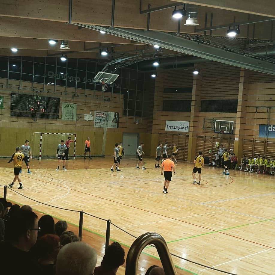 PJeralic's tweet photo. #RKIvancnaGorica proti #RKKrka ....napeta tekma s polno pteobrati.. #brezizgovorov #prijetnodomace #navijamzadomace #1RKliga https://t.co/T25IrThk25