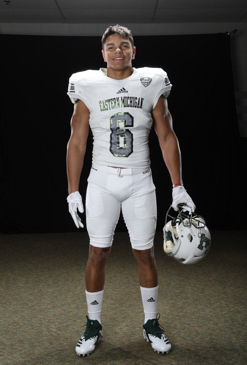 JoshMcCarty25's tweet photo. I am committed..🦅 #GangGreen19💚 https://t.co/hGQjq9rdM1
