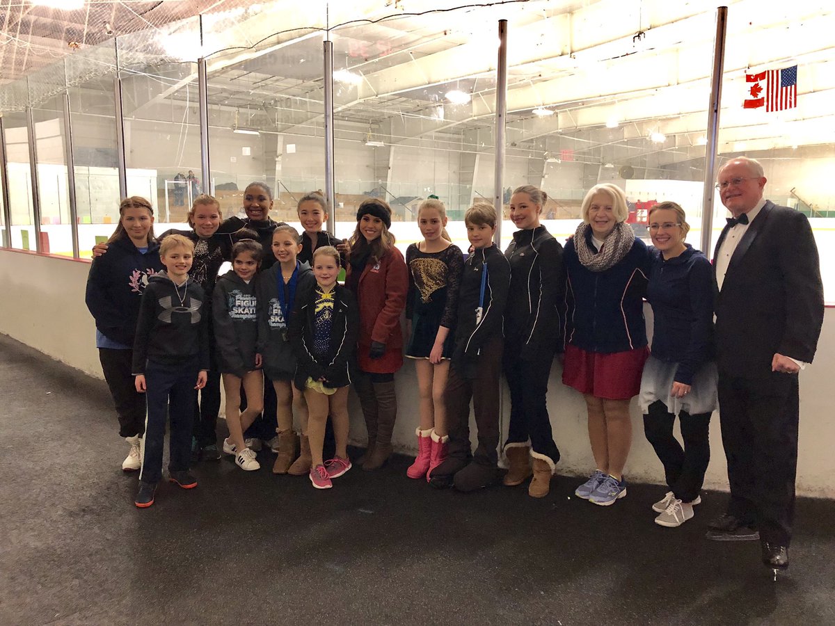 JossieCarbonare's tweet photo. Had a blast MC’ing the #keystonestategames figure skating ⛸ championship today with #whiterosefsc @YorkSkate! Thank you for having me ☺️. There are some very talented young people competing 🏅this weekend — best of luck to everyone! @fox43 https://t.co/DGmnvkHOr8