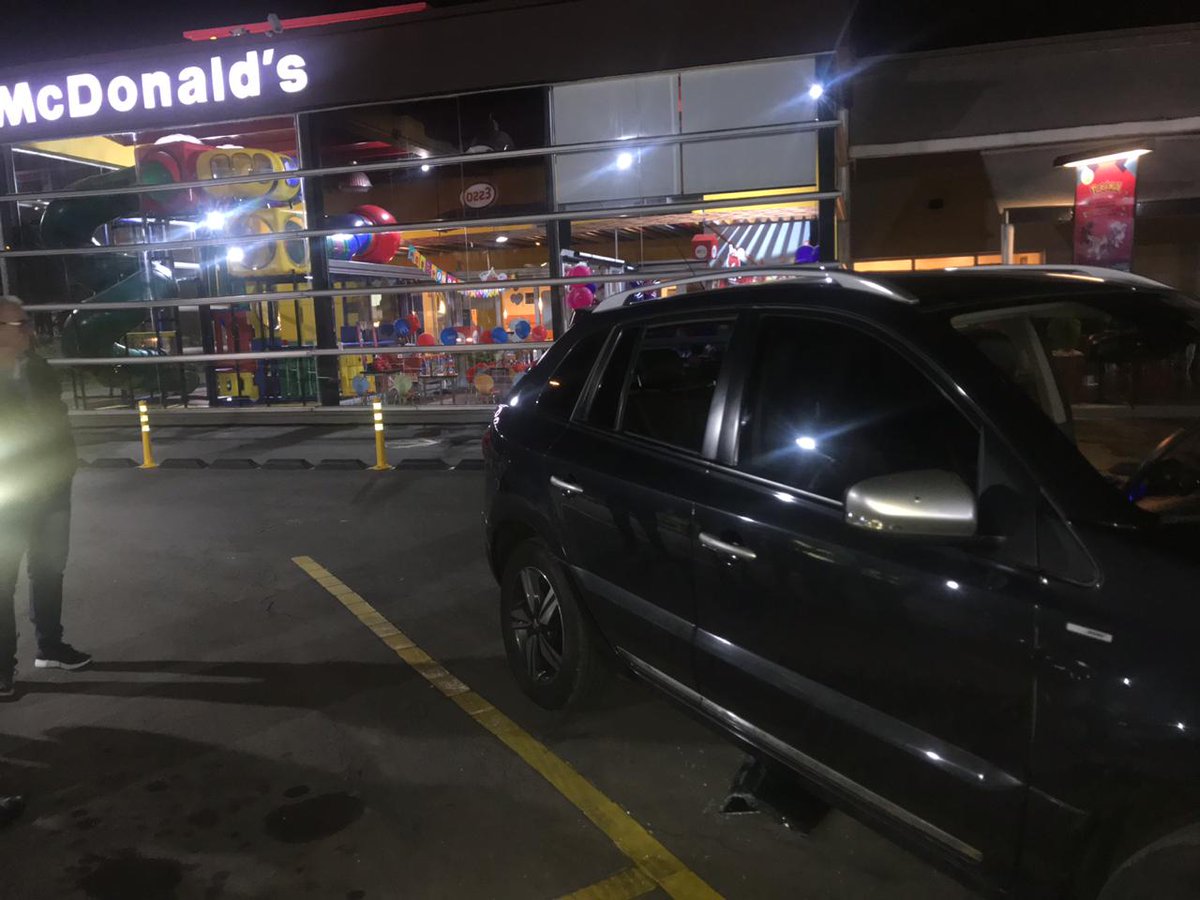laurom29's tweet photo. #elsilenciotambienescomplice @McDonaldsCol El colmo que se queden callados ante robos frecuentes en el McDonalds de la Auto Norte con Cll 194. Increible que no respondan a las quejas y reclamos que se hacen. Este jueves 31 de enero nos robaron en este lugar y aun sin respuesta. https://t.co/O3CRBjU4zZ