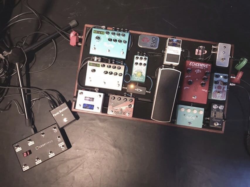 LoopCommunity's tweet photo. Awesome loop rig from @bhilemon! Tag us in a picture of your rig this weekend! #looptimus #looprig #pedalboard #worshipleader https://t.co/iUX0obkmQ5