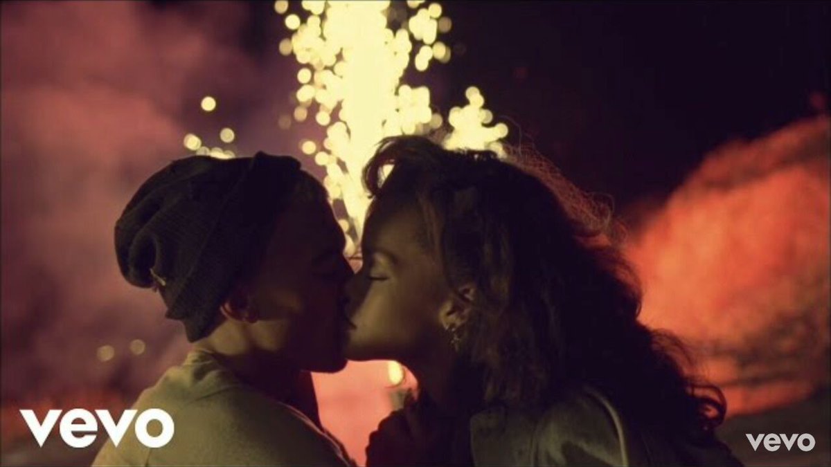 Gipsy_Toy_'s tweet photo. 💫Cita Y Responde💫

23. VIDEOCLIP MAS ICÓNICO DE RIHANNA https://t.co/2kRrd226Vl