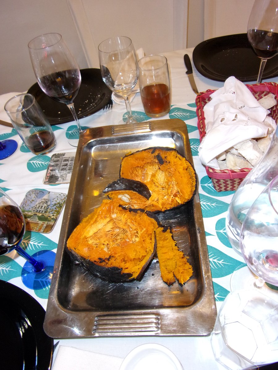 mario_aiscurri's tweet photo. Verduras al #rescoldo, una manera de cocinar tan primitivamente humana como de resultados deliciosos.🇦🇷
https://t.co/XnmyCnTOIn https://t.co/V5LSM4i2nZ