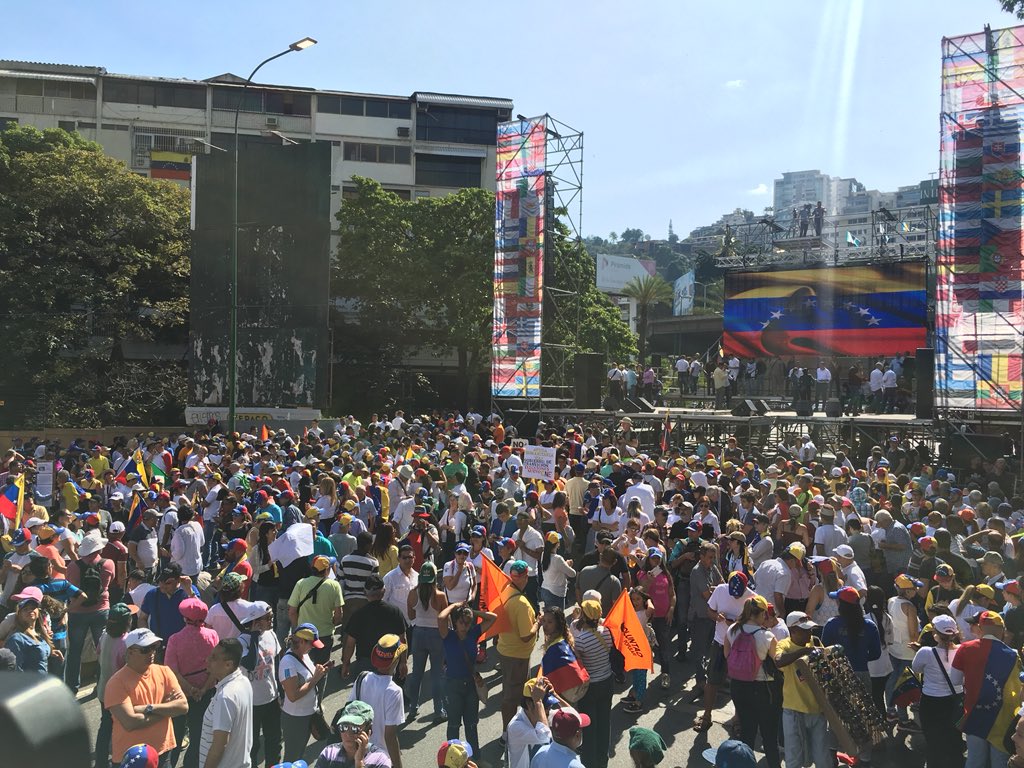 Maduro: Si algo me pasa, ¡retomen el poder y hagan una revolución más radical! - Página 5 DyaBZ-wX0AIjZls
