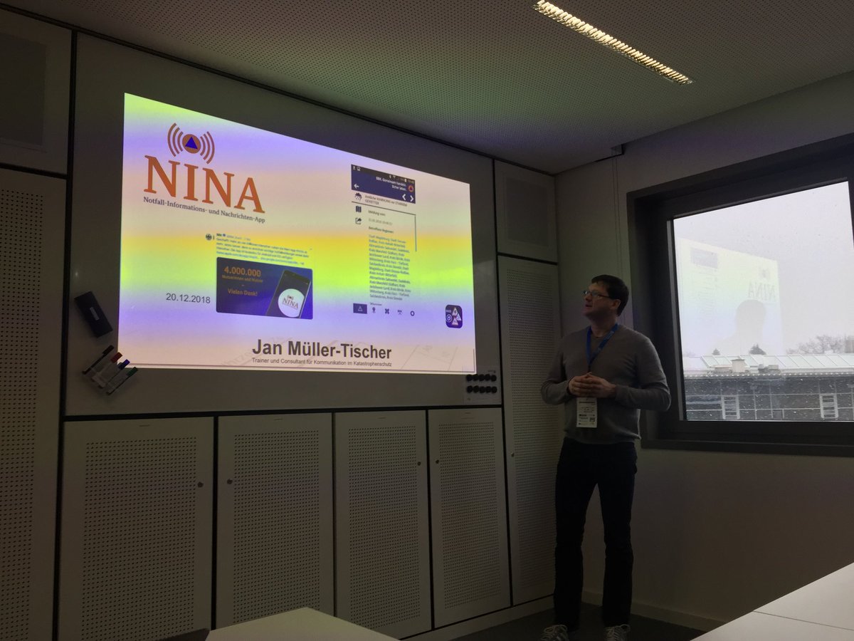 Kimstaedt's tweet photo. Was tun, wenn die Sirenen nicht mehr singen? #KatSBarCamp https://t.co/slCngAL81X