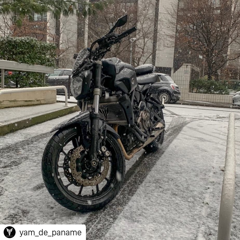 AccessoiresMt07's tweet photo. Bon week-end à tous ! Quel temps fait-il chez vous ? ❄️
Profitez-en pour participer à notre concours pour gagner un gilet chauffant ! RDV sur notre profil ✌️

📸 @yam_de_paname merci 😍

#mt07 #mt072017 #mt072018 #mt072019 #moto #motard #motarde #bike #bikelife #yamaha #hiver https://t.co/ayrPTCMXhJ