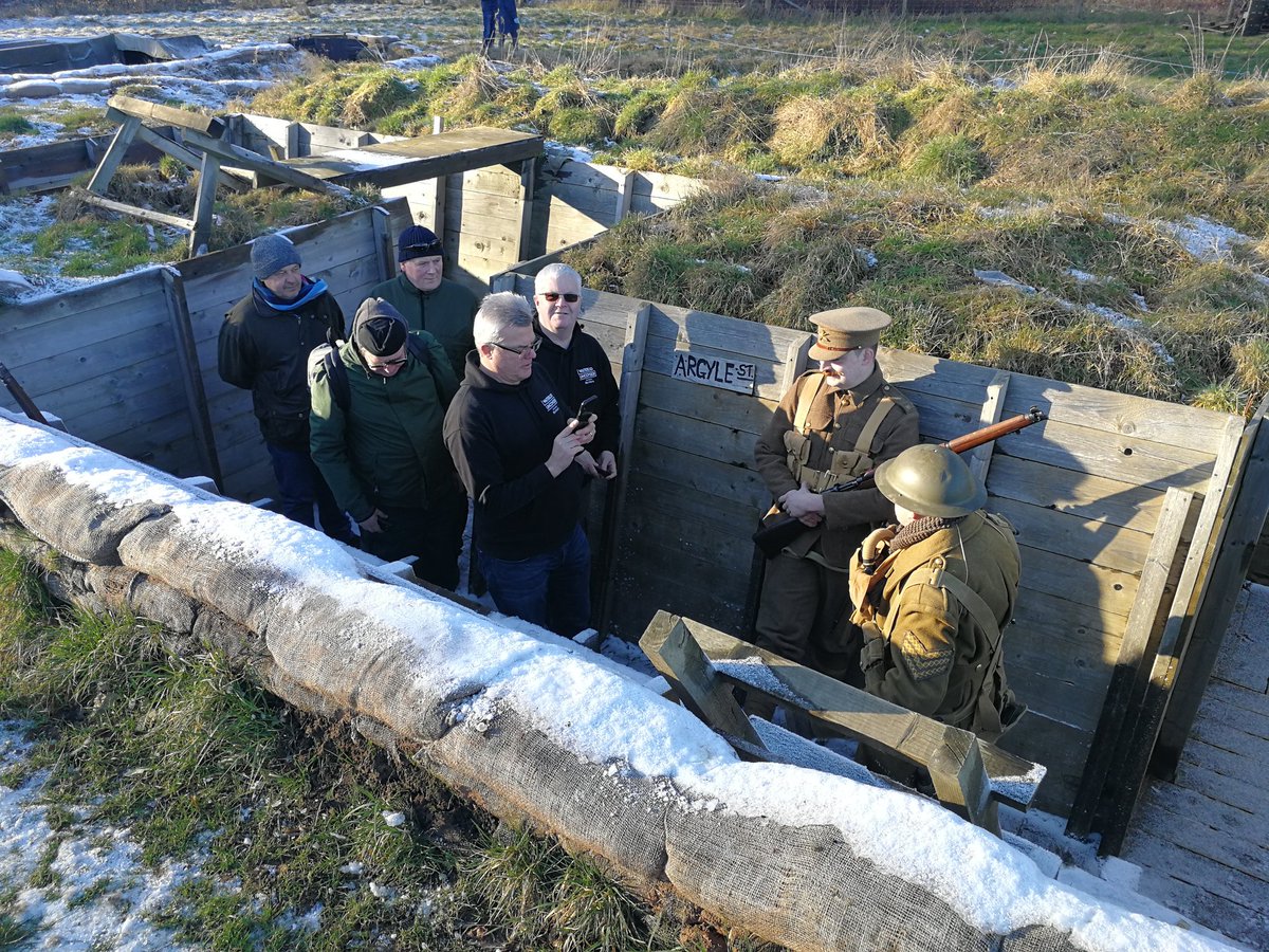 l_inn9's tweet photo. @WW1Dig hosting @DigWaterloo  with  @ELoarridge @Northlighter @ProfTonyPollard - beautiful day for it at #pollokpark. The #WW1 reenactors doing a fabulous job as ever! #Scotslivinghistorylowlandjocks https://t.co/05gtC9HKHX