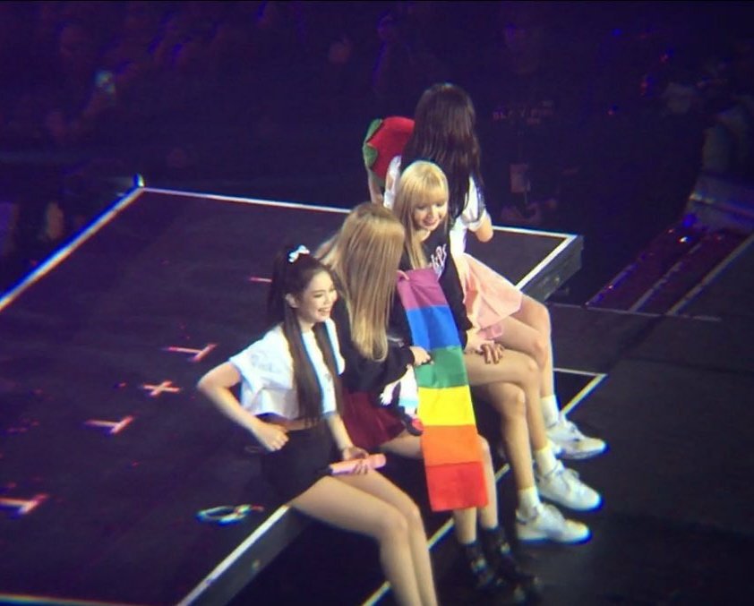 AĞLIYORUM ÇOK GÜZELLERR