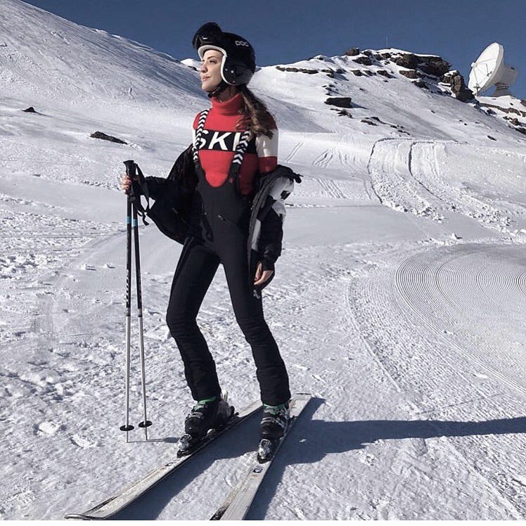 Who’s hitting the slopes this winter? Don’t forget to use your GatorTail to ease tired and aching leg muscles ❄️🎿❄️ #wintersports 
📷 @perfectmomentsports
