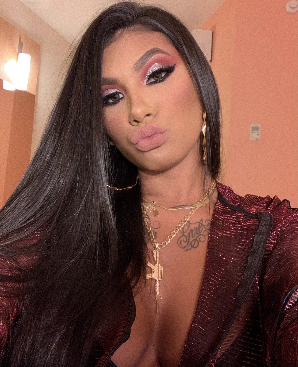 Pocah's tweet photo. vou entrar na tua mente, tu sabe que eu sou bandida 🔫 https://t.co/3LrcfE6AJm