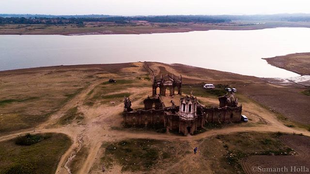 SumanthHolla's tweet photo. I like ruins because what remains is not the total design, but the clarity of thought, the naked structure, the spirit of the thing.. Shot on @djiglobal #MavicAir .
.
.
.
.
#instapassport #karnatakafocus #ig_masterpiece #incrediblekarnataka #flashesofde… https://t.co/zaLs7sOAM4 https://t.co/BdT2W4ElPB