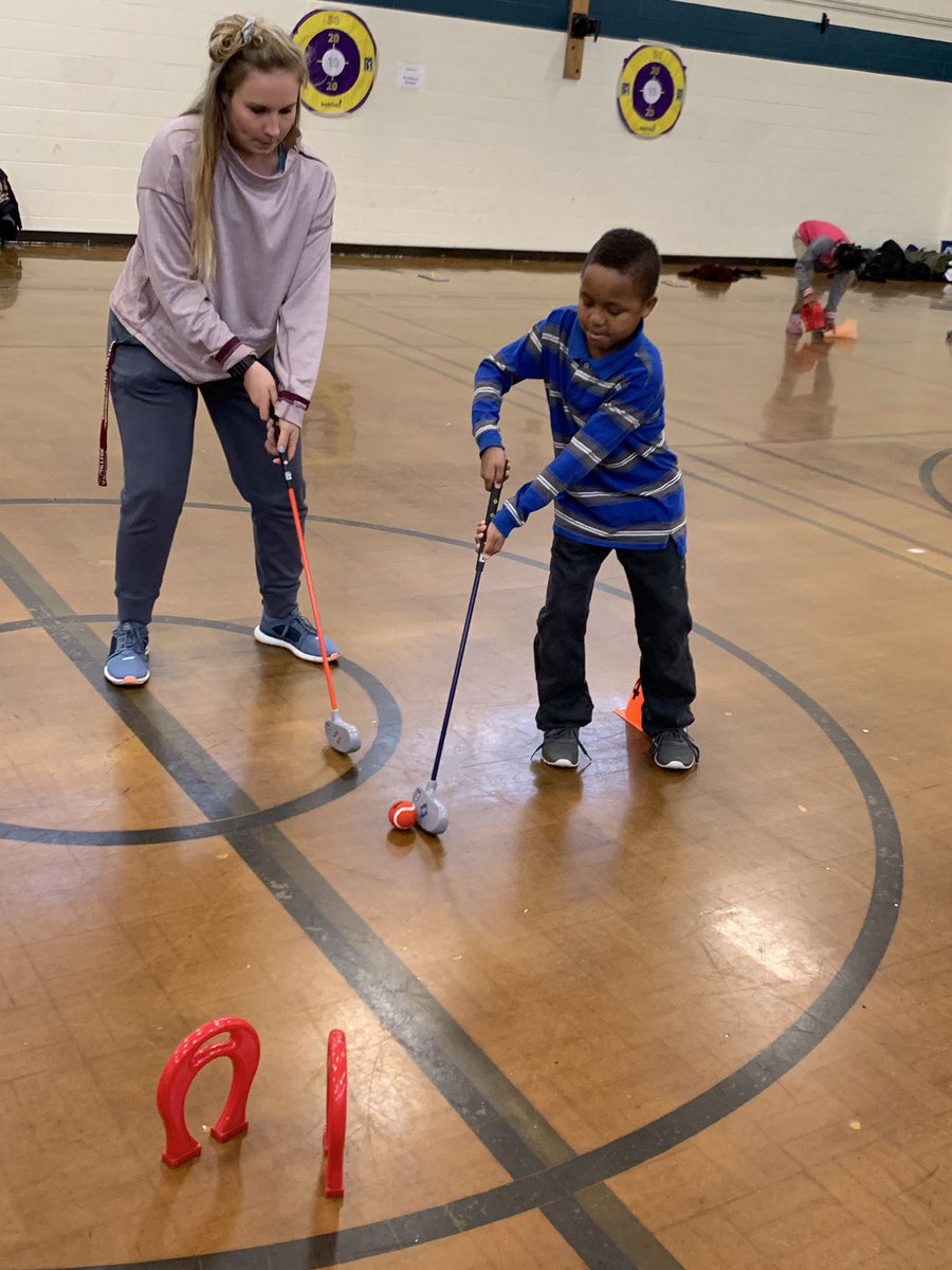 newsome_es's tweet image. Learning how to golf with Ms. B this morning! #21stCentury #ExtendedLearning