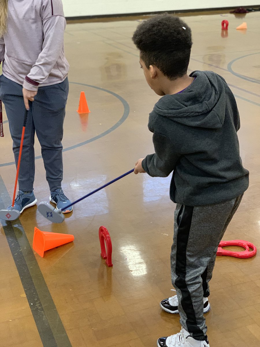 newsome_es's tweet image. Learning how to golf with Ms. B this morning! #21stCentury #ExtendedLearning