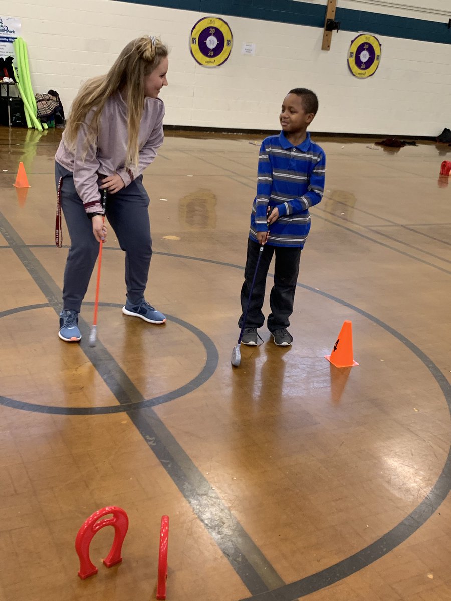 newsome_es's tweet image. Learning how to golf with Ms. B this morning! #21stCentury #ExtendedLearning