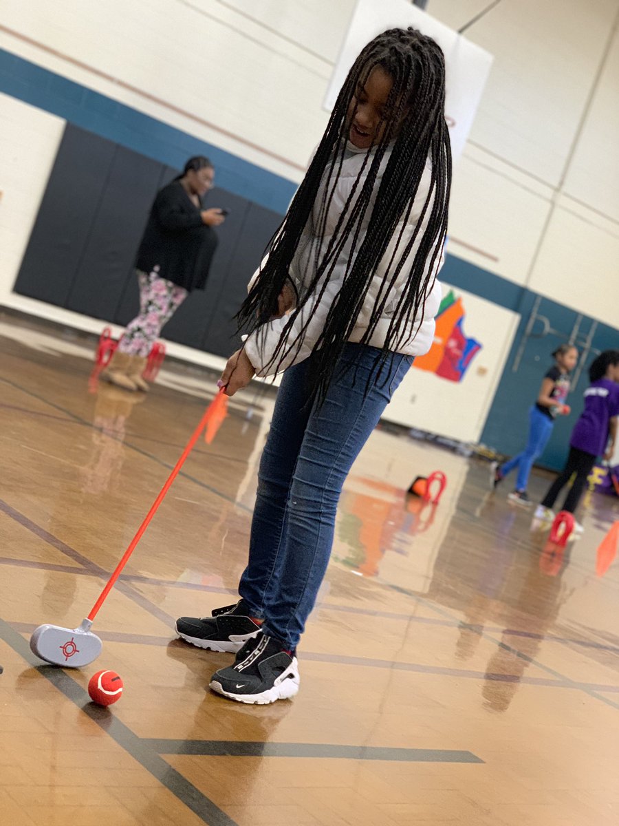 newsome_es's tweet image. Learning how to golf with Ms. B this morning! #21stCentury #ExtendedLearning
