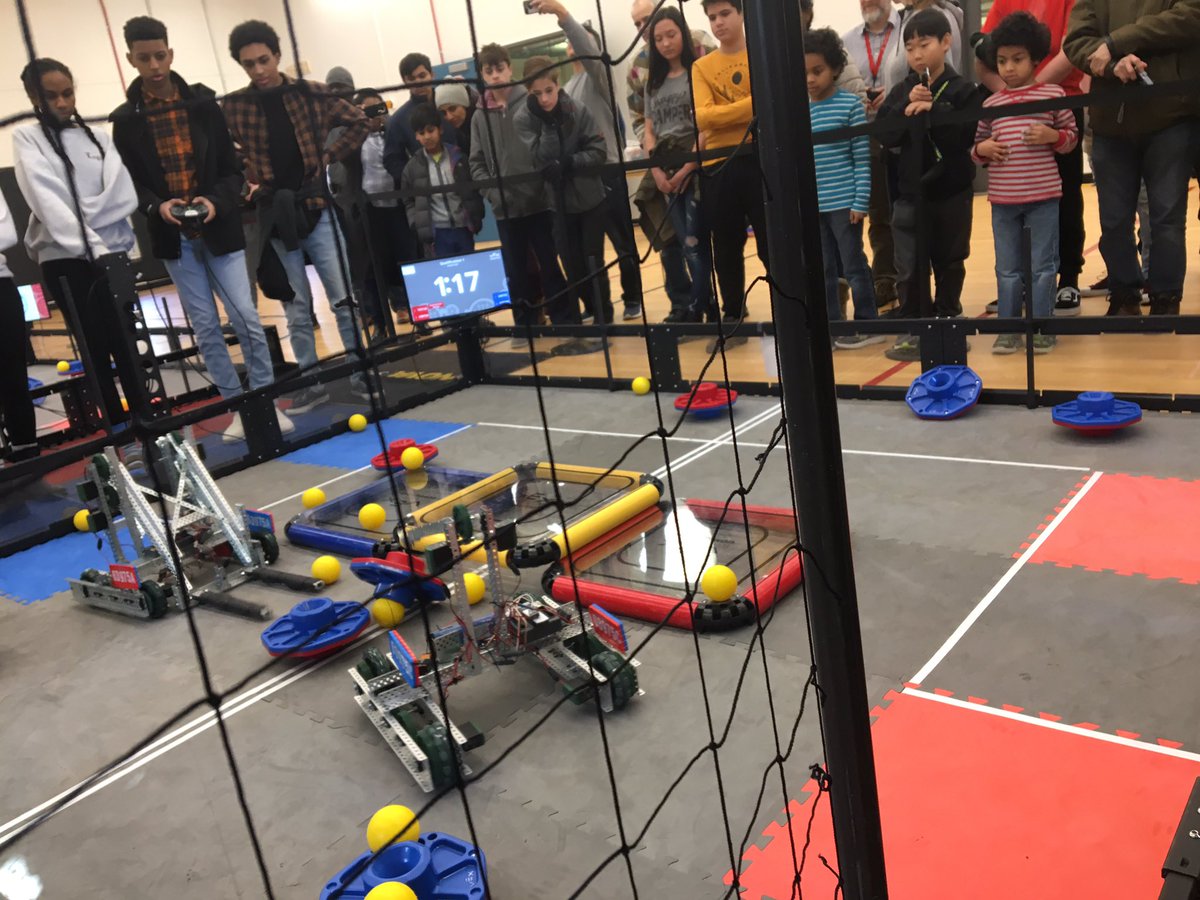 VEX &amp; LEGO Robotics at Arlington Career Center now!  Come see and learn what’s happening at APS high middle and elementary school levels