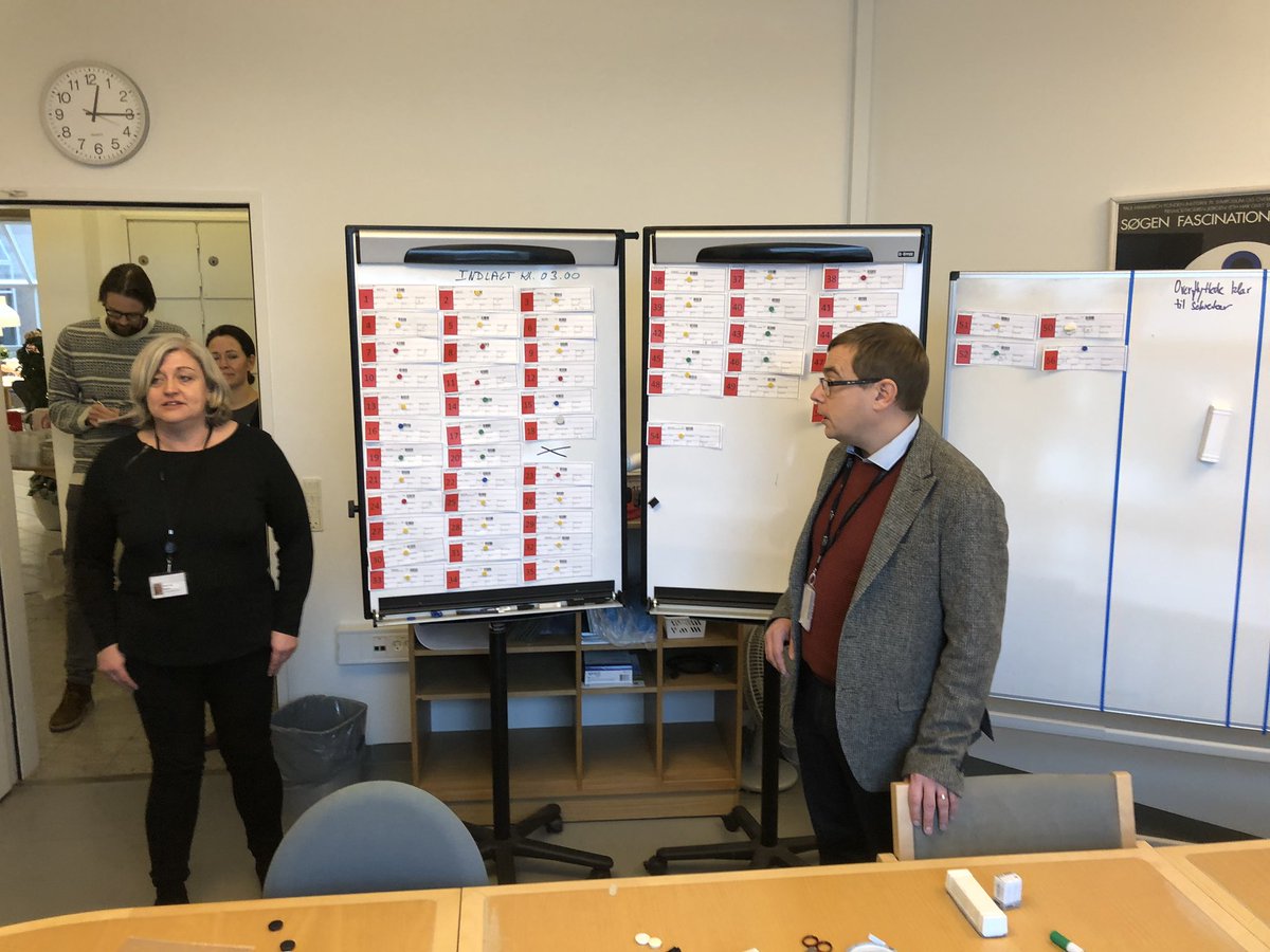 Per_Bennetsen's tweet photo. Overgang til nyt landspatientregister og ny version af Sundhedsplatformen er godt i gang i @regionsjaelland På Slagelse sygehus, i Psykiatrien og i IT afdelingen, hvor 135 lægesekretærer er klar til at “indlægge” alle patienter igen i det nye system #sundpol @NSRsygehus https://t.co/G3iiNScmPG