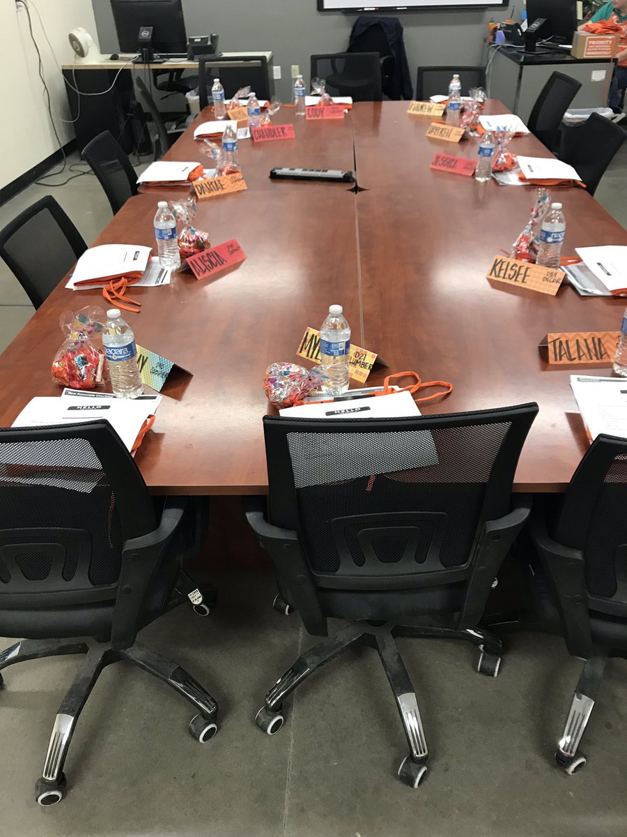 THDShermanTX's tweet photo. Welcoming a new group of Orange blooded associates today! #festiveorientation @Melinda11521488 @SMaurice2 @KristaPharr @MPesky54 https://t.co/ab60XjNDb8