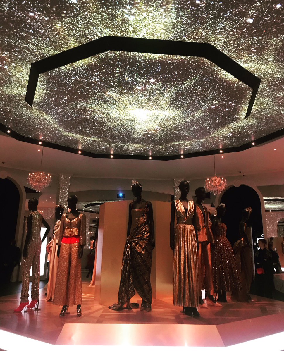 sarahbaileyvm's tweet photo. @DesignerDior @V_and_A #christiandiorexhibition #Dior @Dior #fashionexhibition #londonfashionexhibition #exhibitiondesign #Dior #sensoryspaces #dayandnight #visualmerchandising #vm https://t.co/qFMVC7dLX6