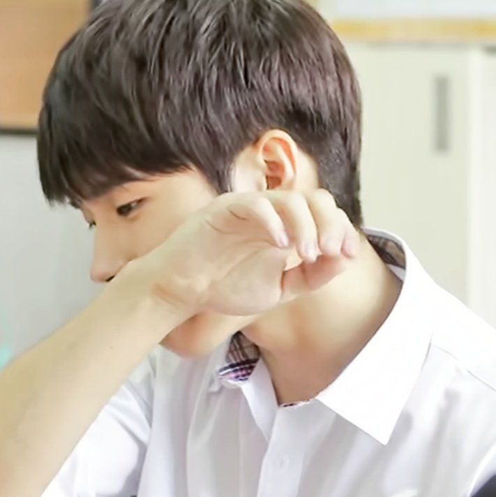 LQ_hyun's tweet photo. 우현이은 땀에서도 다우니냄새 날거같애 (இ﹏இ`｡)🌸 https://t.co/OdzbJjCaaQ