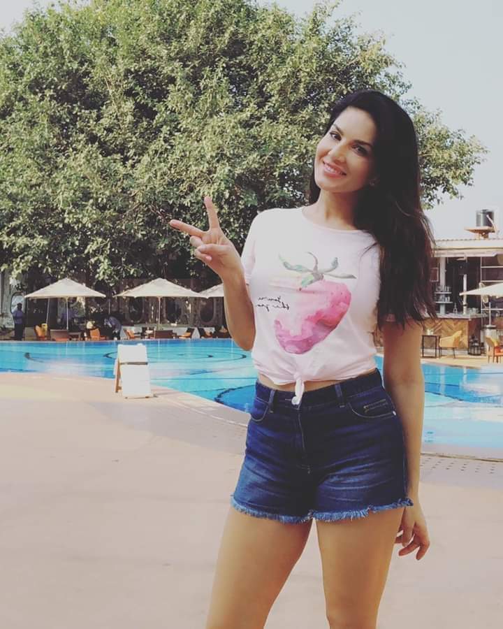 KarenjitFC's tweet photo. A women should be two things: classy and fabulous 
#KarenjitKaurOnZEE5 #Season2OnZEE5 #WatchNow #ZEE5 #ZEE5Originals #DoingItMyWay https://t.co/b4SKj0Tenb