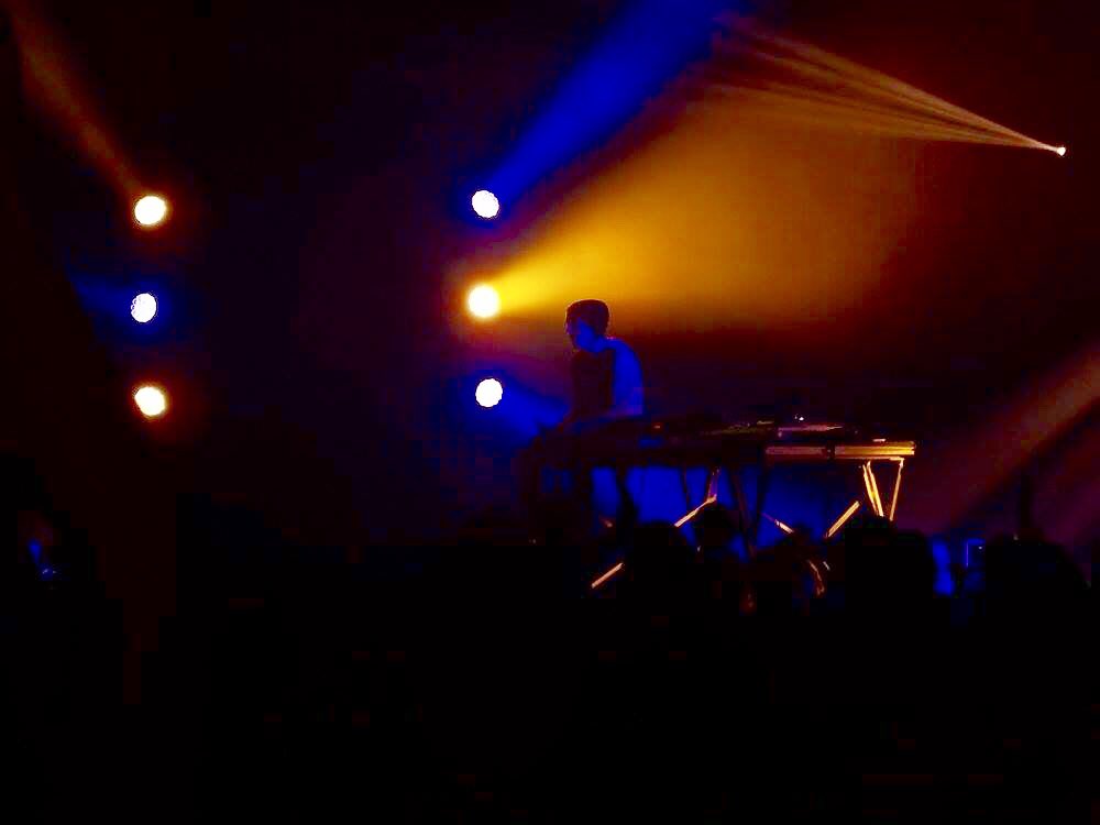 scarlett__april's tweet photo. #sometimelastnighttour with @rylandlynch three years ago! 🤟🏻😛 https://t.co/xhbEZZ9vNR