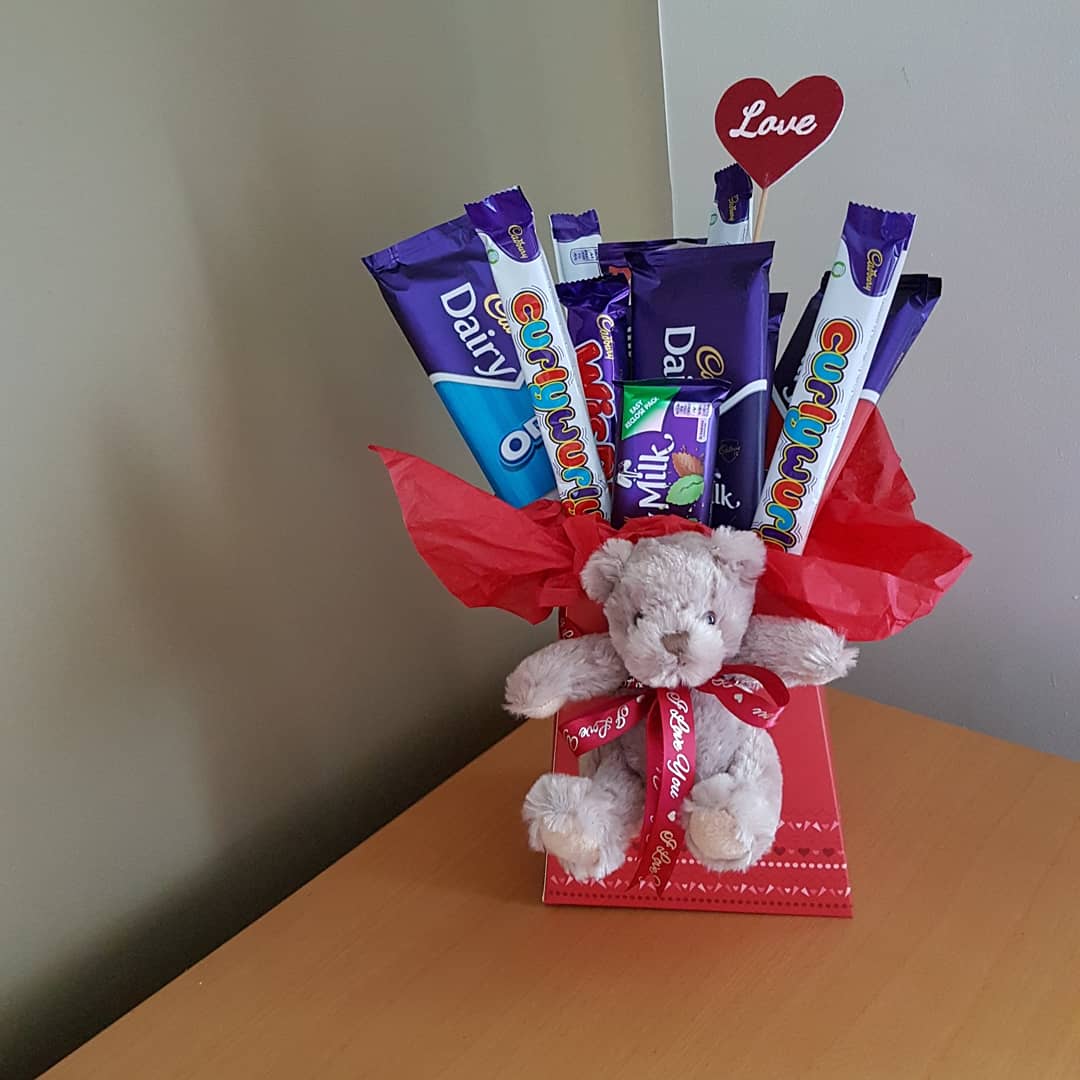 listokeflowers's tweet photo. ❤❤Chocolate bouquet with Teddy, perfect gift for chocolate lovers 😍❤😍#chocolatebouquets #valentinesday #listokeflowerboutique #louthchat @ChalmersJudith @BoyneRFC https://t.co/TVd9kcKFG1