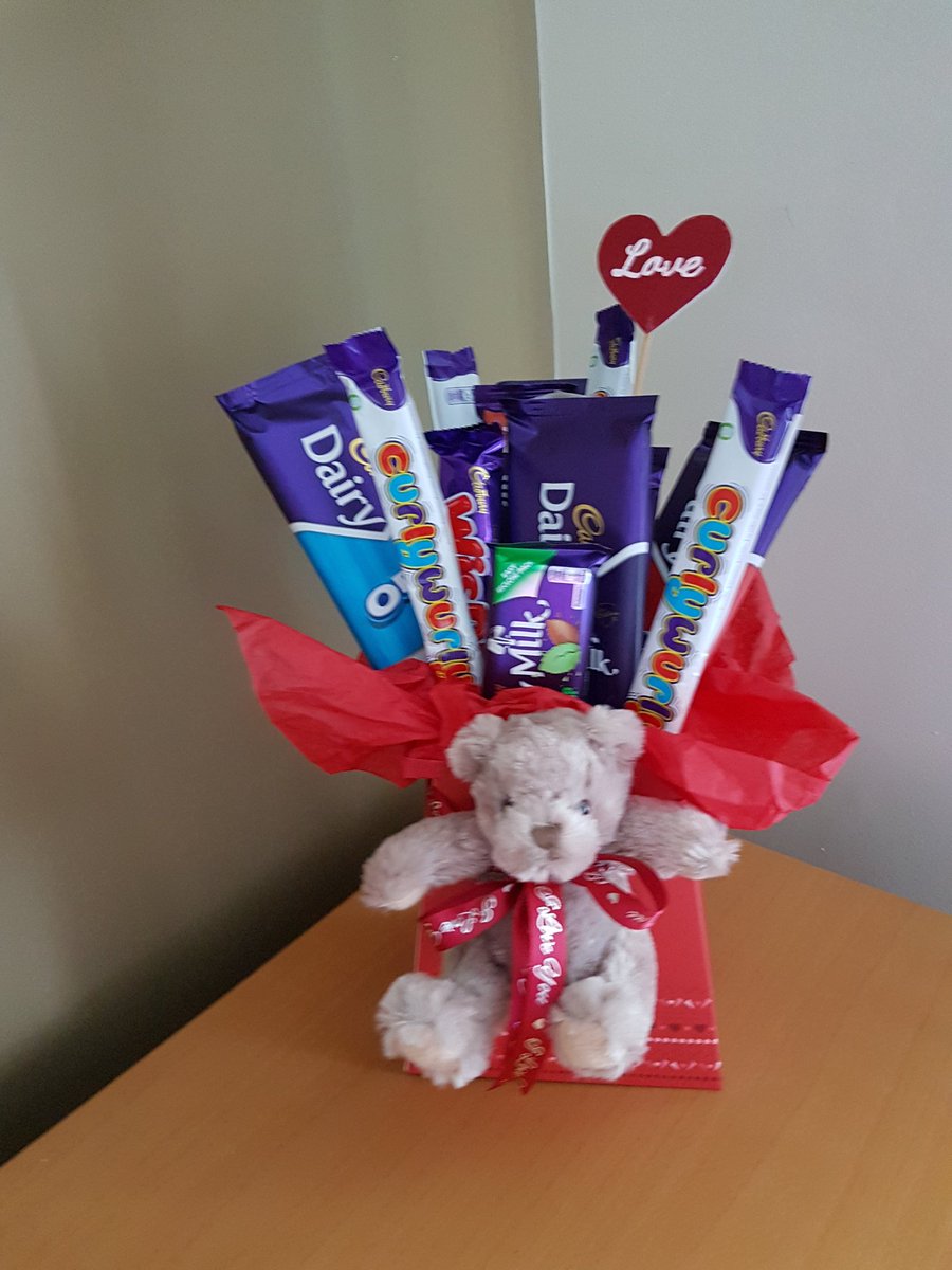 listokeflowers's tweet photo. ❤❤Chocolate bouquet with Teddy, perfect gift for chocolate lovers 😍❤😍#chocolatebouquets #valentinesday #listokeflowerboutique #louthchat @ChalmersJudith @BoyneRFC https://t.co/TVd9kcKFG1