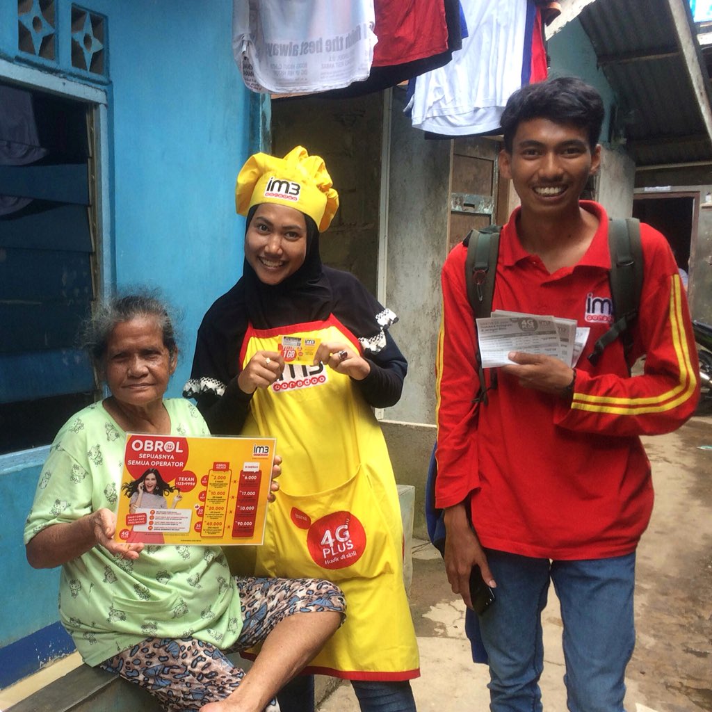 SobatIM3Batam's tweet photo. Udah pada ngerasain paket obrol sepuasnya im3 ooredoo belum guys ? Nelfon sepuasnya tanpa ragu pulsa kehabisan π cara ngambil nya cukup ketik *123*999#
#im3ooredoosumatera
#im3ooredoobtm
#yellowinsumatera https://t.co/qMLs2vTqch