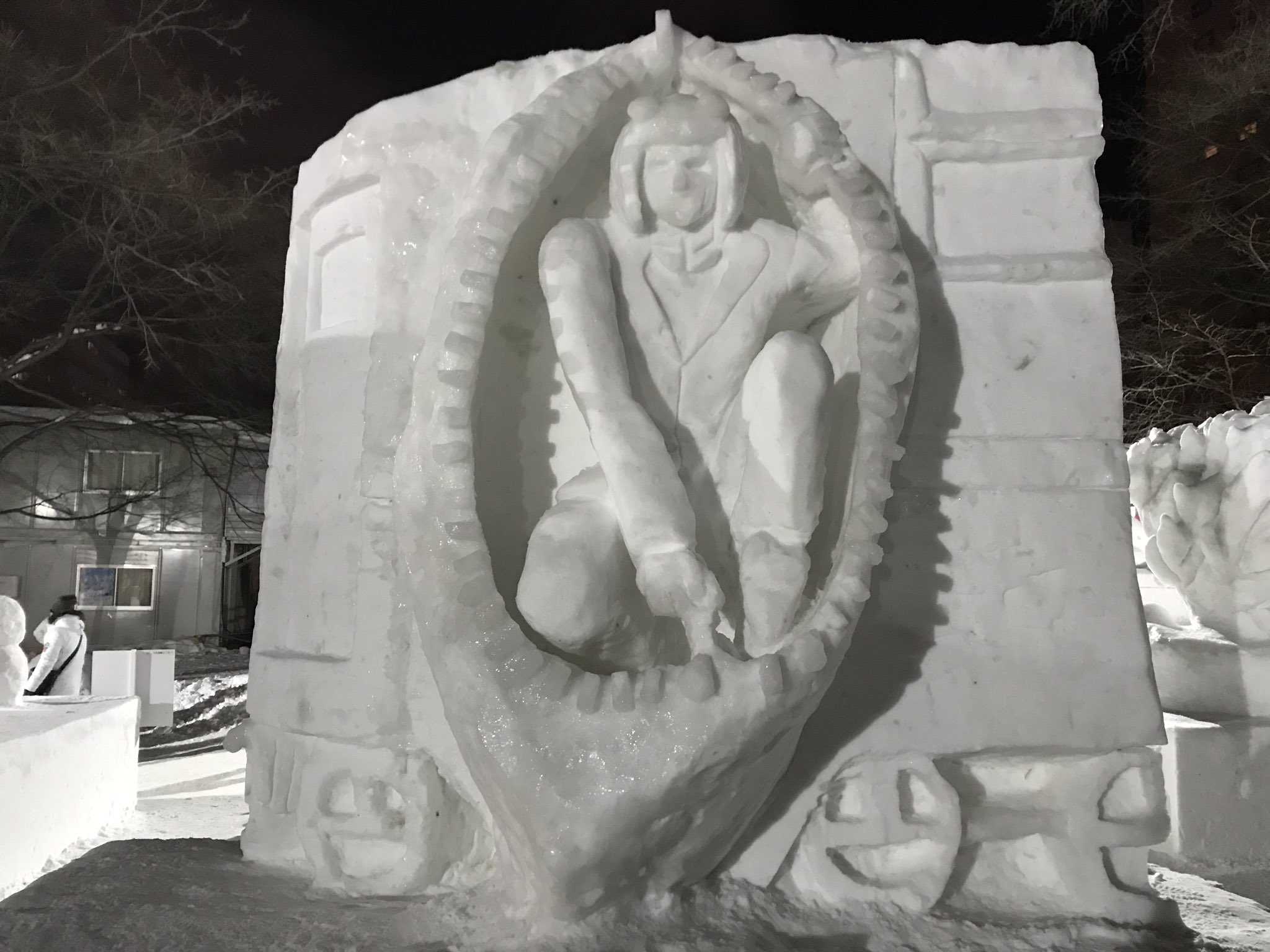 Elu 準備中の さっぽろ雪まつり より パッショーネ札幌さまによる ブチャラティ 素晴らしい雪像に 敬意を表するッ もう1体あるみたいなので 明日見に行こうかと思う あとコブラチームさんのも ジョジョの奇妙な冒険