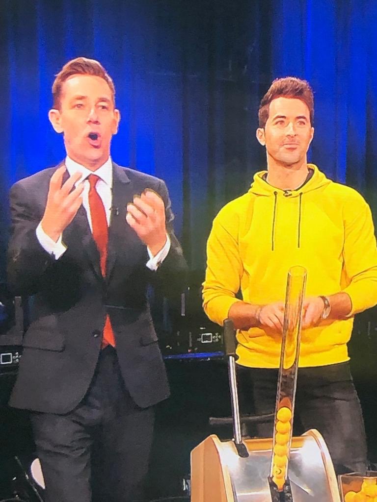 fleishmanIE's tweet image. Great to see @ExploriumI on the @RTELateLateShow last night. @MarkLangtry demonstrated some of the cool science activities at Explorium including a bed of nails! Ryan was unharmed 👍🏼 #explorium