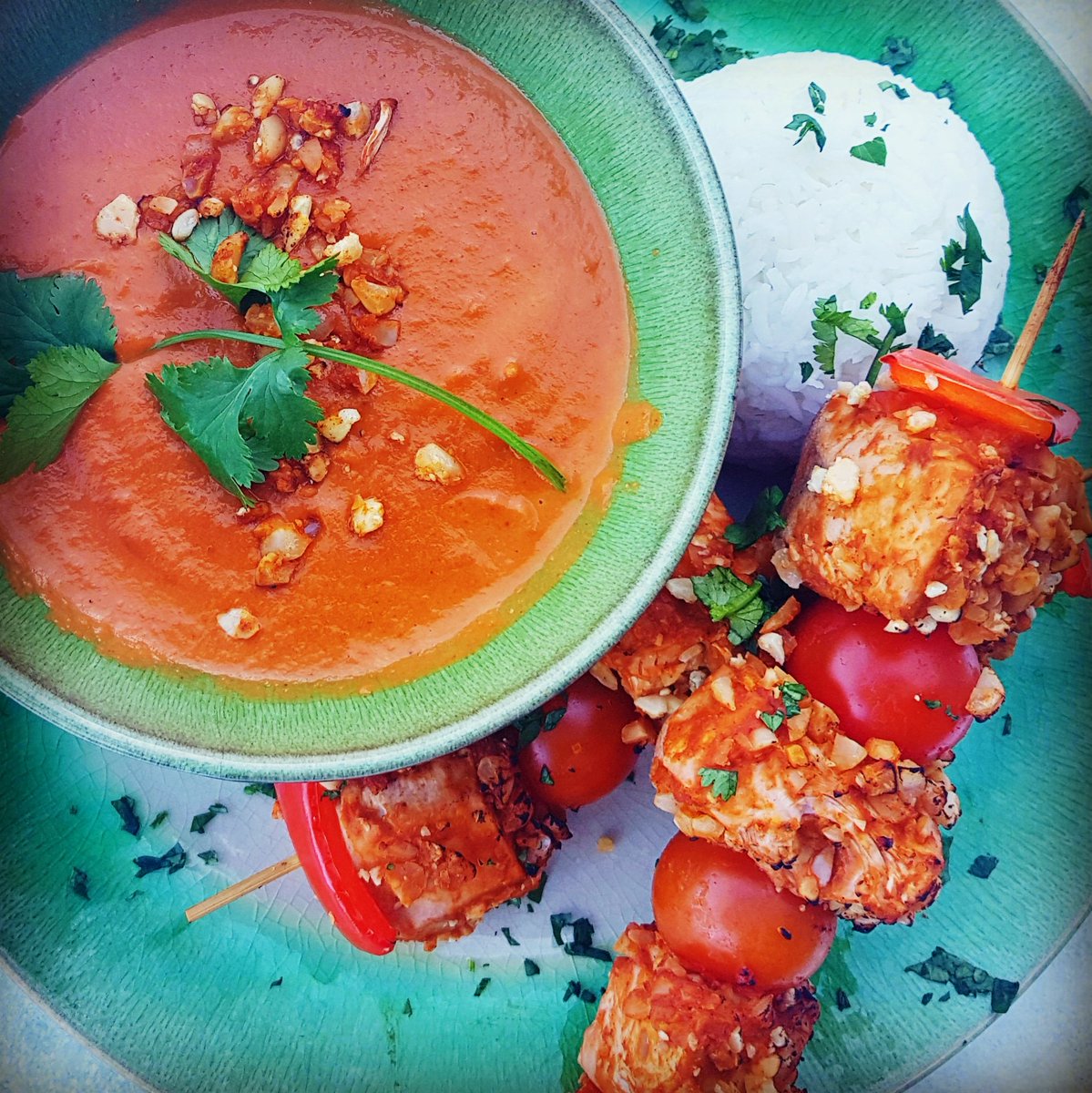 loz_86guru's tweet image. I just had to give these Jackfruit Satay Skewers a go 🥜🌶🍅 ...served with a creamy peanut dipping sauce and rice...absolutely 🤤🤤🤤
.
.
.
.
#jackfruit #peanutbutterbaby #sataysauce #nutsaboutnuts #plantbasedmeal #deliciousandnutritious #veganchef #veganedinburgh