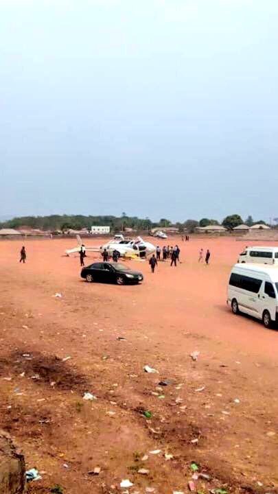 TheInterviewNG_'s tweet photo. UPDATE: The helicopter carrying #Nigeria’s Vice President @ProfOsinbajo crash lands in #Kabba, Kogi State.
His aide @akandeoj said the VP and the entire crew are safe and he’s continuing with the campaign activities in the state.
#TheInterviewNG #YemiOsinbajo https://t.co/8Lu6i7Rene