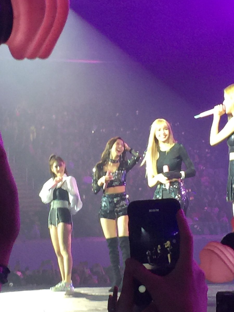 cangjake's tweet photo. ONCE A DREAM NOW A REALITY 😍.                  Finally part of the pink ocean #BLACKPINKManila https://t.co/dpUUoYvSSI