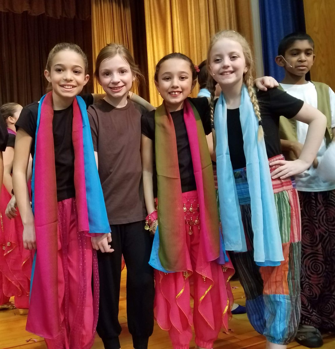 mjb15577372's tweet photo. #Fabulous foursome #Aladdin #Marion Street! https://t.co/BcrmhcjIpe