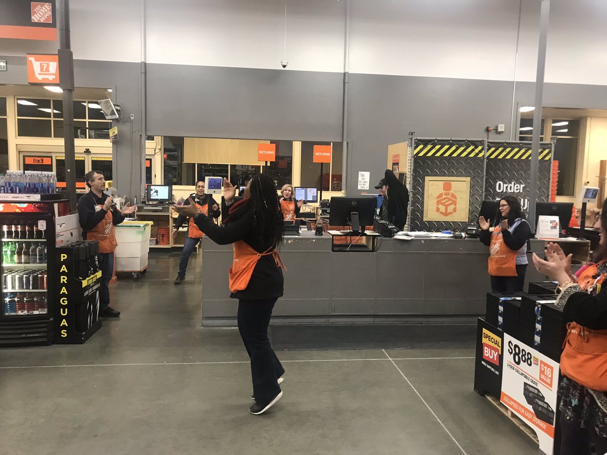 BRAVO!  to Tenelle for kicking off an AMAZING Saturday with the HOME DEPOT CHEER!  Our ORANGE BLOOD is pumping now!  <a href="/jenny_helme/">Jenny Helme</a> <a href="/AkinsMel/">Mel Akins</a> <a href="/floyd_ven/">Floyd Venesky</a>