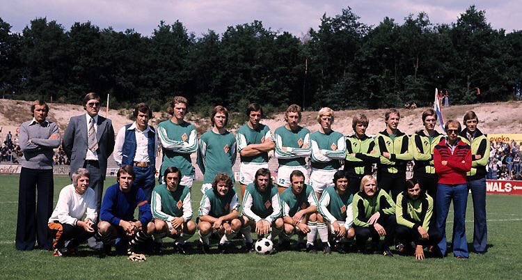 OldFootball11's tweet photo. #VVVVenlo 1976/77
#RobMonnee #GerVanRosmalen #HuubVercoulen #KurtRettkowski #GerritKramer #JochenVieten #HenkVerheezen #LeoCordang #RobBaan #HennyArdesch;
#JanVanDijk #EddySobczak #StefanKurcinac #JanVerbong #MartyvandeTillaar #PietPala #JoopDeKlerk #GerrieDeJonge #MikanJovanović https://t.co/xLLSRxCqVR