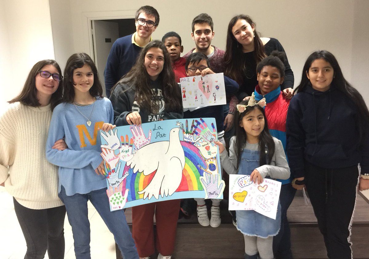 JovenesxPazMad's tweet photo. En la #EscueladelaPaz #Lavapies aprendemos que La Paz es posible en #Mozambique y en el #Mundo. @SantEgidioMad @IglesiaMaravill @immaginise #paz #Amistad #Solidaridad #PeaceGeneration https://t.co/AwNd7zso7J