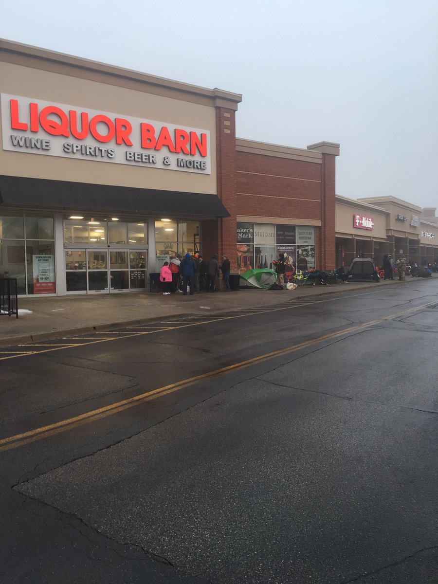 liquorbarn's tweet photo. Kentucky sure knows how to warm up the weekend! 🙌🌞 Getting prepped for the Big Game on Sunday this morning #bluegrassstyle !🥃 #bourbon #bourbonlove #kentucky #shoplocal #welovebourbon https://t.co/vC6sZFd9Q2