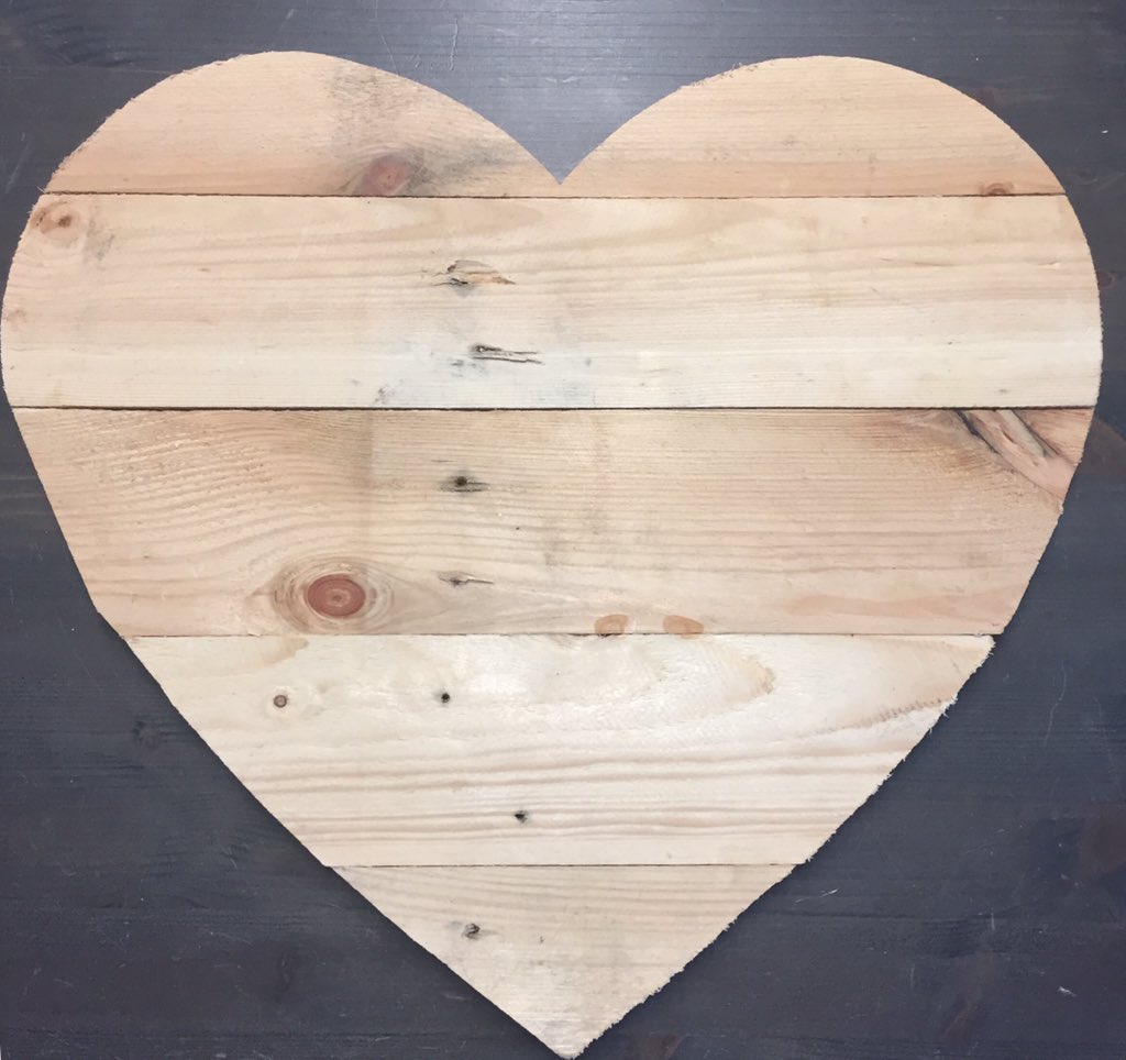 Recycling pallets into hearts. Design and create something unique - just in time for Mother’s Day in March too. #accentcolour #bespokecreations #craftworkshop #UpcycledHour #LouthChat #Drogheda #millmount #FusionMineralPaint