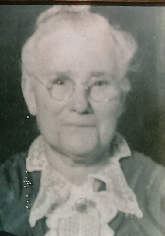 WBCornwell's tweet photo. One of my favorite ancestors, my GG-grandmother, Eliza Olive a.k.a. Lida Bright-Smith. #Genealogy  #IndianaRoots https://t.co/8fOq1jBfXU