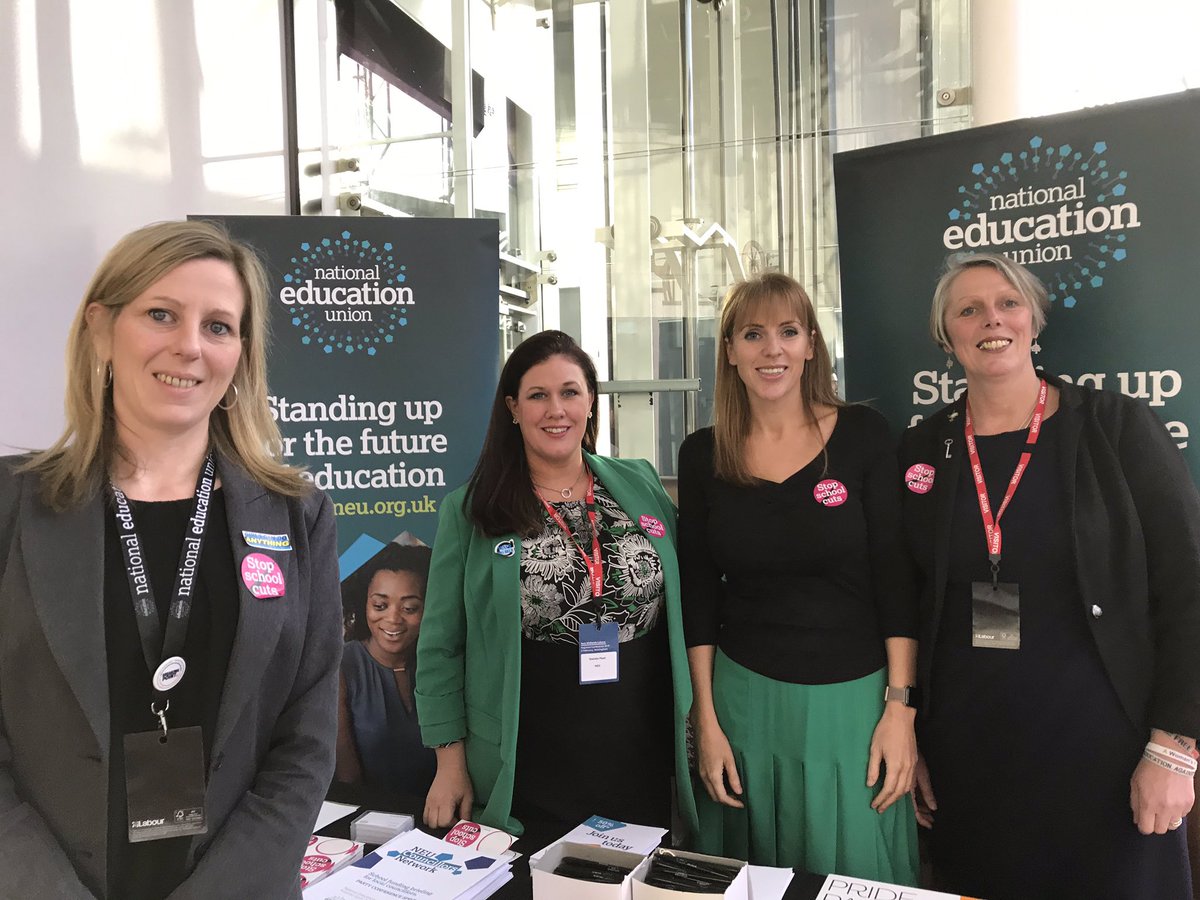 NEUEastMidlands's tweet image. Great to meet @AngelaRayner at the @NEUEastMidlands stall today @NEUnion #EmLab19